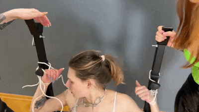 31061 - Lesbian Human Ashtray And Spittoon For Two Smoking Goddesses
