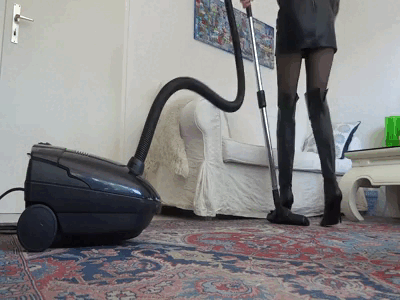 32254 - Carpet vacuuming in overknee leather boots